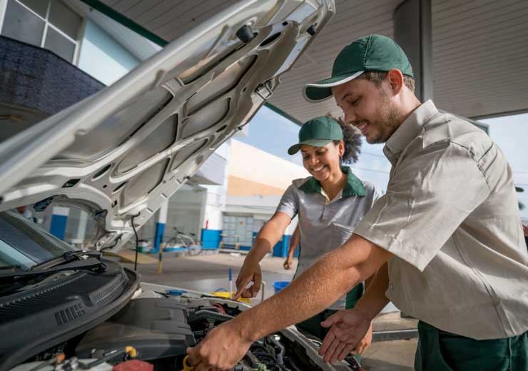 自動車整備士（メカニック）の仕事内容やシニア世代が転職する際、面接の際の注意点 ミドル、シニア求人転職比較